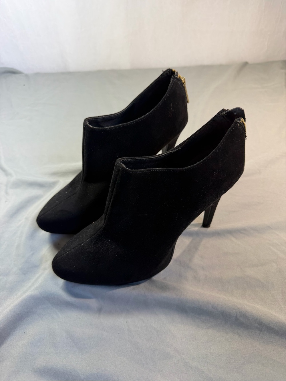 Mari A black suede like stiletto high heels gold zippers women's size 7